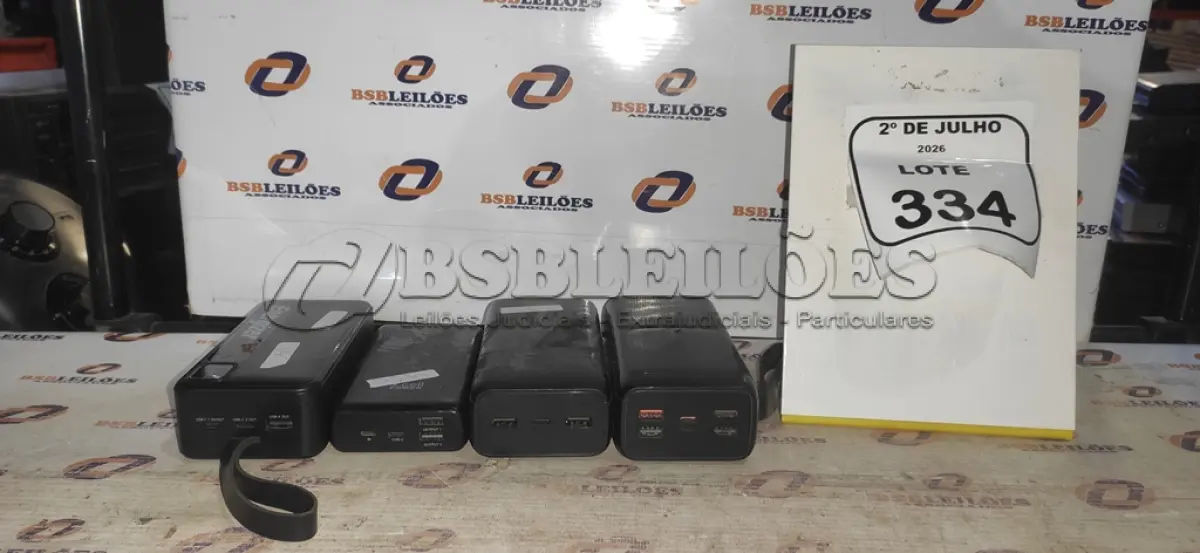 LOTE 334 - 04 POWER BANK DE MARCAS DIVERSAS. (NO ESTADO) ATENÇÃO! FAZER A VISITAÇÃO ANTES DE ARREMATAR, NÃO SABEMOS SE FUNCIONA, LEILÃO NÃO TEM GARANTIA E NEM DEVOLUÇÃO, SUJEITO A POSSÍVEIS AVARIAS VISÍVEIS/OCULTAS E/OU AUSÊNCIA DE COMPONENTES.