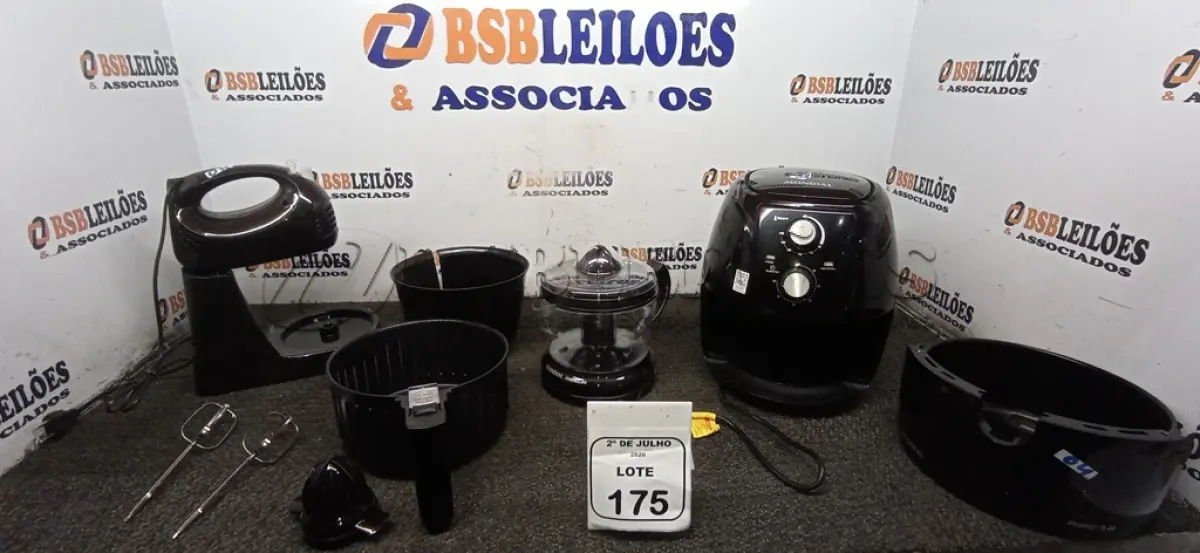 LOTE 175 - 01 AIR FRYER, 01 BATEDEIRA E 01 ESPREMEDOR DE FRUTAS MARCA MONDIAL. (NO ESTADO) ATENÇÃO! FAZER A VISITAÇÃO ANTES DE ARREMATAR, NÃO SABEMOS SE FUNCIONA, LEILÃO NÃO TEM GARANTIA E NEM DEVOLUÇÃO, SUJEITO A POSSÍVEIS AVARIAS VISÍVEIS/OCULTAS E/OU AUSÊNCIA DE COMPONENTES.