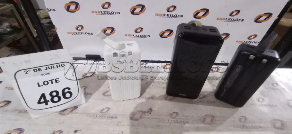 LOTE 486 - 03 POWER BANK DE MARCAS DIVERSAS. (NO ESTADO) ATENÇÃO! FAZER A VISITAÇÃO ANTES DE ARREMATAR, NÃO SABEMOS SE FUNCIONA, LEILÃO NÃO TEM GARANTIA E NEM DEVOLUÇÃO, SUJEITO A POSSÍVEIS AVARIAS VISÍVEIS/OCULTAS E/OU AUSÊNCIA DE COMPONENTES.