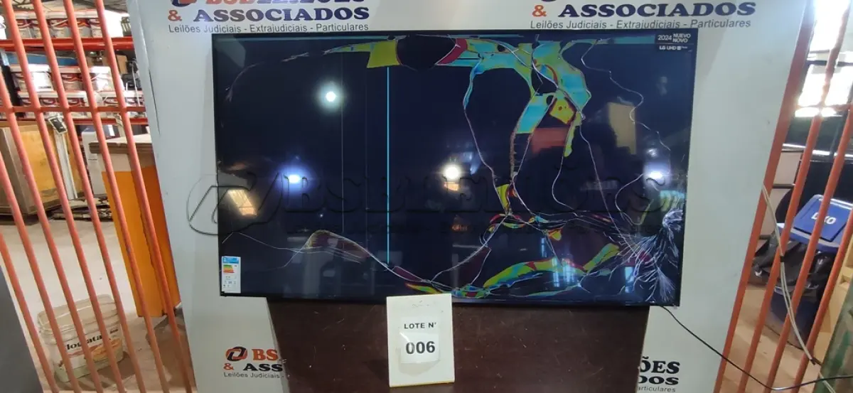 LOTE 006 - 01 SMART TV 4K 65" LG UHD 65UT8050 (NO ESTADO, NÃO SABEMOS SE FUNCIONA. LEILÃO NÃO TEM GARANTIA E NEM DEVOLUÇÃO, SUJEITO A POSSÍVEIS AVARIAS VISÍVEIS/OCULTAS E/OU AUSÊNCIA DE COMPONENTES)