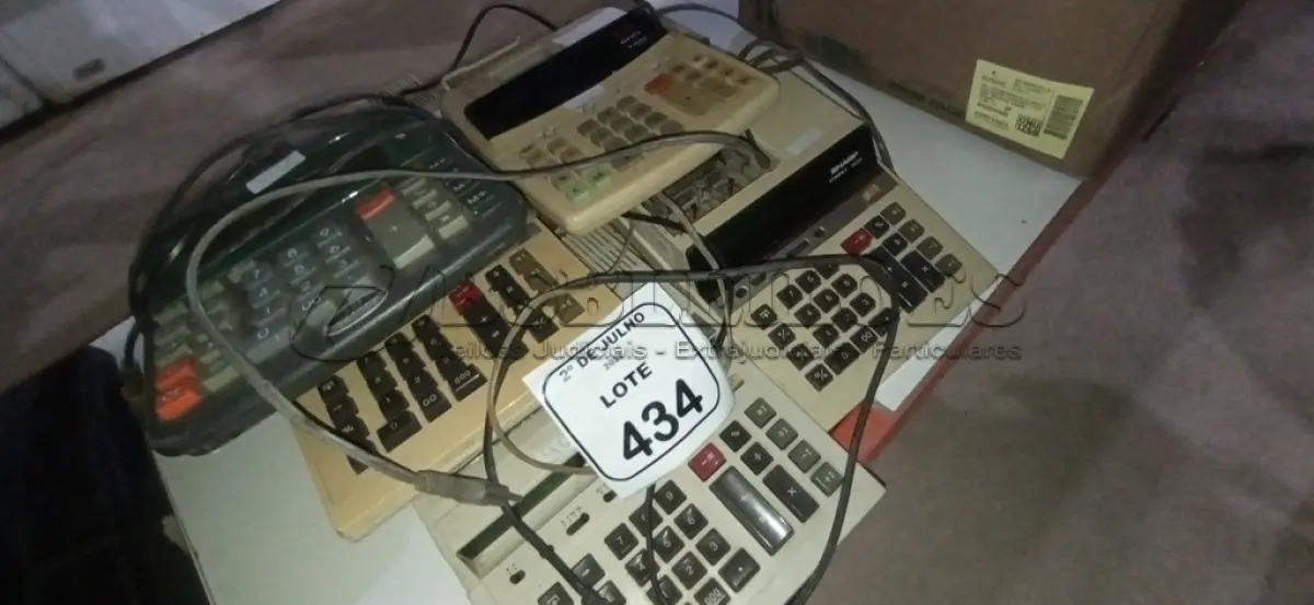 LOTE 434 - 07 CALCULADORAS COMERCIAIS. (NO ESTADO) ATENÇÃO! FAZER A VISITAÇÃO ANTES DE ARREMATAR, NÃO SABEMOS SE FUNCIONA, LEILÃO NÃO TEM GARANTIA E NEM DEVOLUÇÃO, SUJEITO A POSSÍVEIS AVARIAS VISÍVEIS/OCULTAS E/OU AUSÊNCIA DE COMPONENTES.