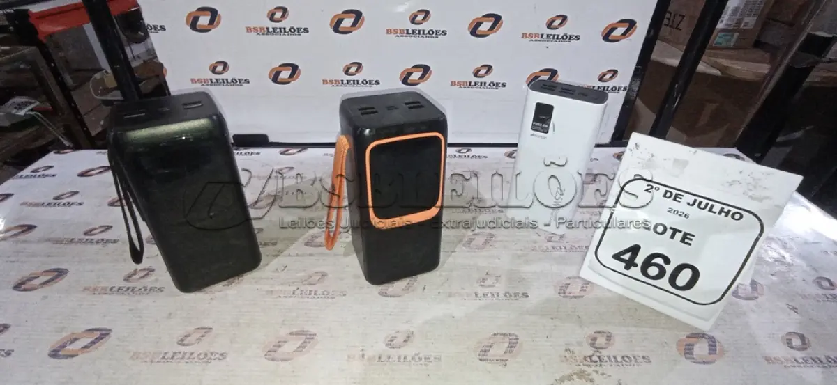 LOTE 460 - 03 POWER BANK DE MARCAS DIVERSAS. (NO ESTADO) ATENÇÃO! FAZER A VISITAÇÃO ANTES DE ARREMATAR, NÃO SABEMOS SE FUNCIONA, LEILÃO NÃO TEM GARANTIA E NEM DEVOLUÇÃO, SUJEITO A POSSÍVEIS AVARIAS VISÍVEIS/OCULTAS E/OU AUSÊNCIA DE COMPONENTES.