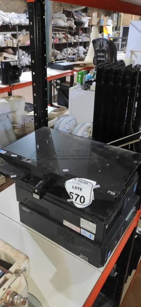LOTE 570 - 02 MONITORES E 02 CPUSS MARCA ITAUTEC. (NO ESTADO) ATENÇÃO! FAZER A VISITAÇÃO ANTES DE ARREMATAR, NÃO SABEMOS SE FUNCIONA, LEILÃO NÃO TEM GARANTIA E NEM DEVOLUÇÃO, SUJEITO A POSSÍVEIS AVARIAS VISÍVEIS/OCULTAS E/OU AUSÊNCIA DE COMPONENTES.