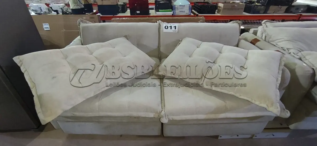 LOTE 011 - 01 SOFÁ CAMA BAÚ RETRÁTIL 2,00M SOFTGEL PETIT BOUCLE - CAMA INBOX (NO ESTADO, NÃO SABEMOS SE FUNCIONA. LEILÃO NÃO TEM GARANTIA E NEM DEVOLUÇÃO, SUJEITO A POSSÍVEIS AVARIAS VISÍVEIS/OCULTAS E/OU AUSÊNCIA DE COMPONENTES)