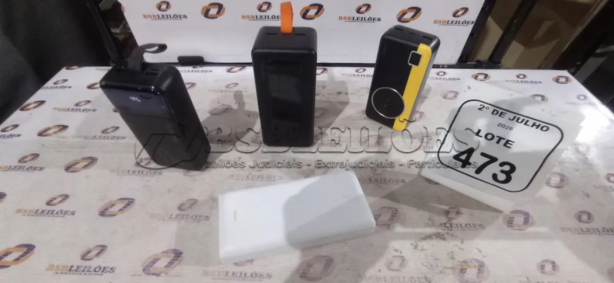 LOTE 473 - 04 POWER BANK DE MARCAS DIVERSAS. (NO ESTADO) ATENÇÃO! FAZER A VISITAÇÃO ANTES DE ARREMATAR, NÃO SABEMOS SE FUNCIONA, LEILÃO NÃO TEM GARANTIA E NEM DEVOLUÇÃO, SUJEITO A POSSÍVEIS AVARIAS VISÍVEIS/OCULTAS E/OU AUSÊNCIA DE COMPONENTES.
