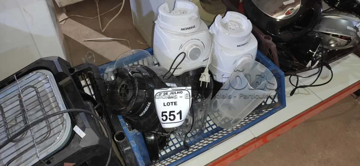 LOTE 551 - 04 LIQUIDIFICADORES MARCA MONDIAL PARA RETIRADA DE PEÇAS. (NO ESTADO) ATENÇÃO! FAZER A VISITAÇÃO ANTES DE ARREMATAR, NÃO SABEMOS SE FUNCIONA, LEILÃO NÃO TEM GARANTIA E NEM DEVOLUÇÃO, SUJEITO A POSSÍVEIS AVARIAS VISÍVEIS/OCULTAS E/OU AUSÊNCIA DE COMPONENTES.