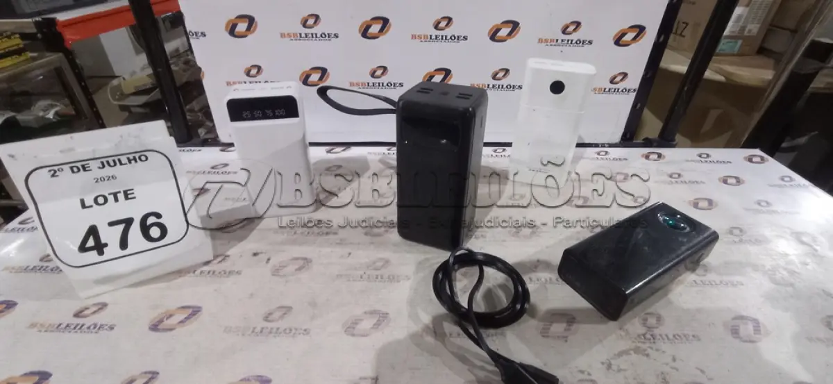 LOTE 476 - 04 POWER BANK DE MARCAS DIVERSAS. (NO ESTADO) ATENÇÃO! FAZER A VISITAÇÃO ANTES DE ARREMATAR, NÃO SABEMOS SE FUNCIONA, LEILÃO NÃO TEM GARANTIA E NEM DEVOLUÇÃO, SUJEITO A POSSÍVEIS AVARIAS VISÍVEIS/OCULTAS E/OU AUSÊNCIA DE COMPONENTES.