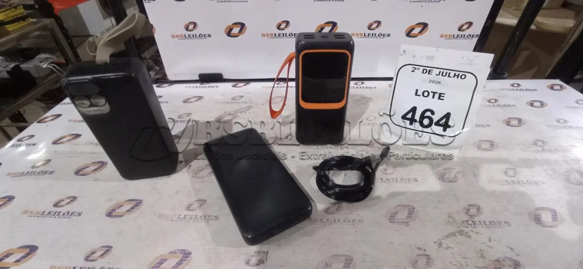 LOTE 464 - 03 POWER BANK DE MARCAS DIVERSAS. (NO ESTADO) ATENÇÃO! FAZER A VISITAÇÃO ANTES DE ARREMATAR, NÃO SABEMOS SE FUNCIONA, LEILÃO NÃO TEM GARANTIA E NEM DEVOLUÇÃO, SUJEITO A POSSÍVEIS AVARIAS VISÍVEIS/OCULTAS E/OU AUSÊNCIA DE COMPONENTES.