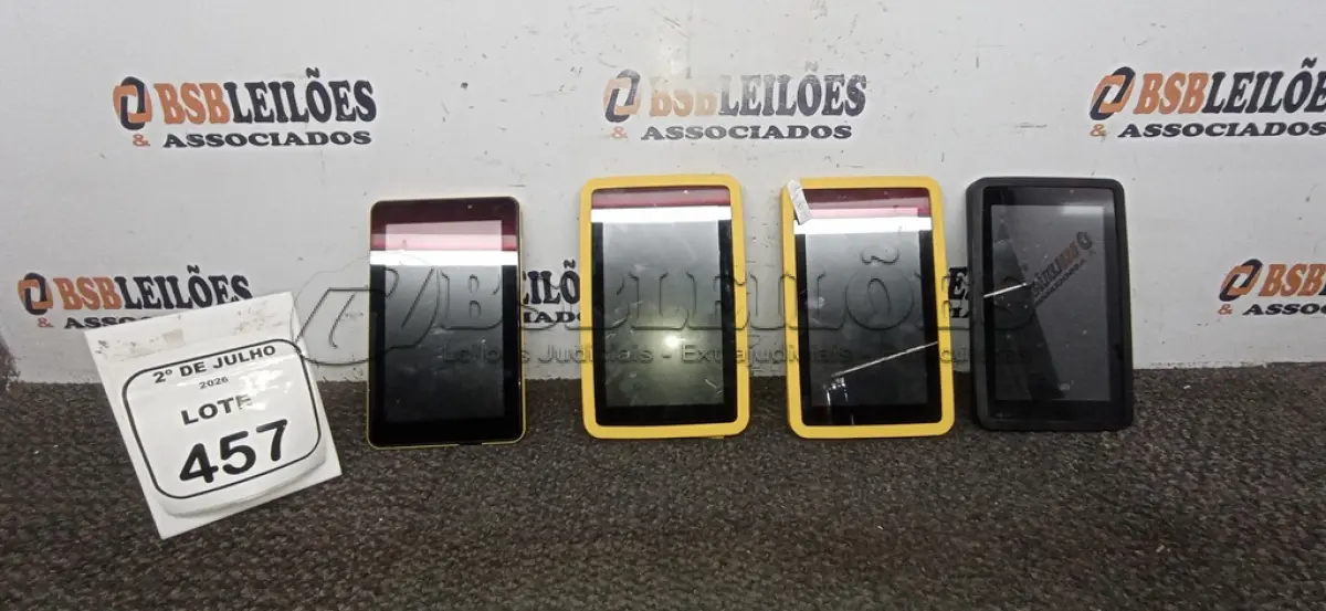LOTE 457 - 04 TABLETS MARCA CCE. (NO ESTADO) ATENÇÃO! FAZER A VISITAÇÃO ANTES DE ARREMATAR, NÃO SABEMOS SE FUNCIONA, LEILÃO NÃO TEM GARANTIA E NEM DEVOLUÇÃO, SUJEITO A POSSÍVEIS AVARIAS VISÍVEIS/OCULTAS E/OU AUSÊNCIA DE COMPONENTES.