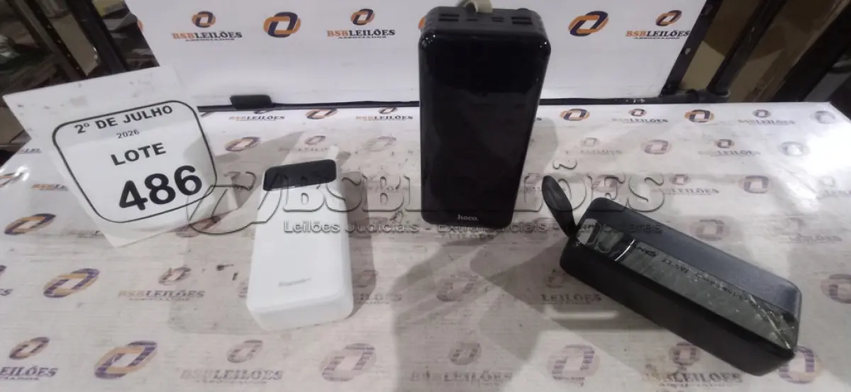LOTE 486 - 03 POWER BANK DE MARCAS DIVERSAS. (NO ESTADO) ATENÇÃO! FAZER A VISITAÇÃO ANTES DE ARREMATAR, NÃO SABEMOS SE FUNCIONA, LEILÃO NÃO TEM GARANTIA E NEM DEVOLUÇÃO, SUJEITO A POSSÍVEIS AVARIAS VISÍVEIS/OCULTAS E/OU AUSÊNCIA DE COMPONENTES.