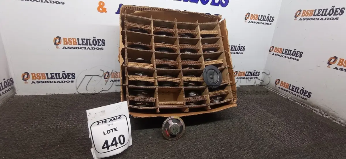 LOTE 440 - 01 LOTE COM VÁRIOS TWEETER. (NO ESTADO) ATENÇÃO! FAZER A VISITAÇÃO ANTES DE ARREMATAR, NÃO SABEMOS SE FUNCIONA, LEILÃO NÃO TEM GARANTIA E NEM DEVOLUÇÃO, SUJEITO A POSSÍVEIS AVARIAS VISÍVEIS/OCULTAS E/OU AUSÊNCIA DE COMPONENTES.