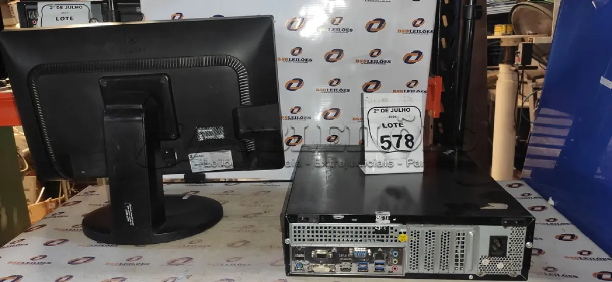 LOTE 578 - 01 MONITOR MARCA ITAUTEC E 01 CPU MARCA DATEN. (NO ESTADO) ATENÇÃO! FAZER A VISITAÇÃO ANTES DE ARREMATAR, NÃO SABEMOS SE FUNCIONA, LEILÃO NÃO TEM GARANTIA E NEM DEVOLUÇÃO, SUJEITO A POSSÍVEIS AVARIAS VISÍVEIS/OCULTAS E/OU AUSÊNCIA DE COMPONENTES.