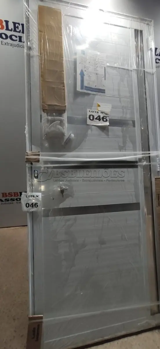 LOTE 046 - 01 PORTA LAMBRIL DE ALUMÍNIO 210 X 90CM COM PUXADOR (NO ESTADO, NÃO SABEMOS SE FUNCIONA. LEILÃO NÃO TEM GARANTIA E NEM DEVOLUÇÃO, SUJEITO A POSSÍVEIS AVARIAS VISÍVEIS/OCULTAS E/OU AUSÊNCIA DE COMPONENTES)