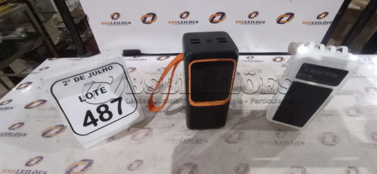 LOTE 487 - 02 POWER BANK. (NO ESTADO) ATENÇÃO! FAZER A VISITAÇÃO ANTES DE ARREMATAR, NÃO SABEMOS SE FUNCIONA, LEILÃO NÃO TEM GARANTIA E NEM DEVOLUÇÃO, SUJEITO A POSSÍVEIS AVARIAS VISÍVEIS/OCULTAS E/OU AUSÊNCIA DE COMPONENTES.