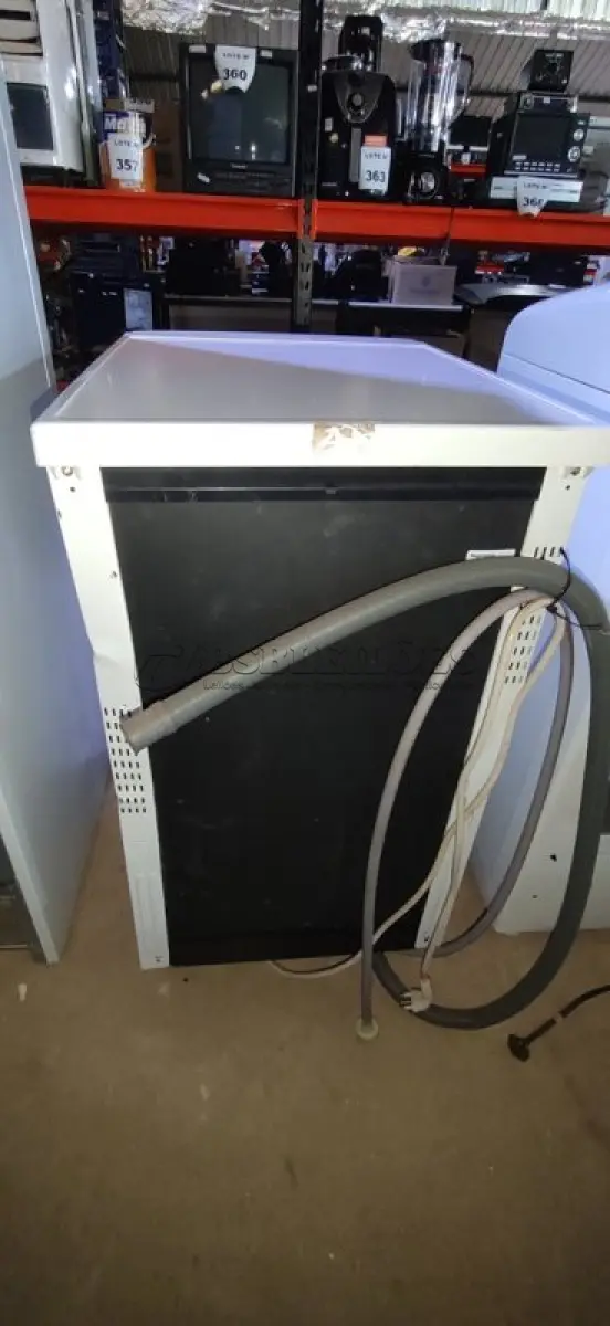 LOTE 003 - 01 LAVA LOUÇAS ELECTROLUX LL10B 10 SERVIÇOS 220V (NO ESTADO, NÃO SABEMOS SE FUNCIONA. LEILÃO NÃO TEM GARANTIA E NEM DEVOLUÇÃO, SUJEITO A POSSÍVEIS AVARIAS VISÍVEIS/OCULTAS E/OU AUSÊNCIA DE COMPONENTES)