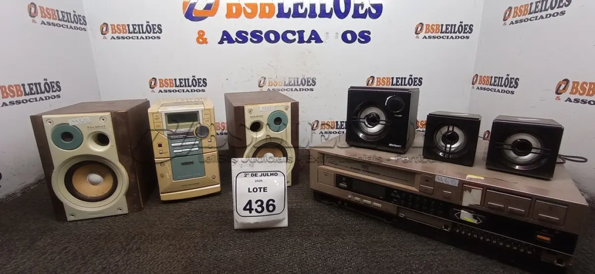 LOTE 436 - 01 APARELHO DE VÍDEO CASSETE, 01 MINI SYSTEM E 04 CAIXAS DE SOM. (NO ESTADO) ATENÇÃO! FAZER A VISITAÇÃO ANTES DE ARREMATAR, NÃO SABEMOS SE FUNCIONA, LEILÃO NÃO TEM GARANTIA E NEM DEVOLUÇÃO, SUJEITO A POSSÍVEIS AVARIAS VISÍVEIS/OCULTAS E/OU AUSÊNCIA DE COMPONENTES.