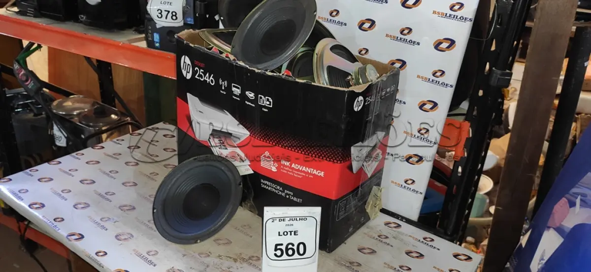 LOTE 560 - 01 LOTE COM VÁRIOS ALTO FALANTES DE MARCAS E MODELOS DIVERSOS. (NO ESTADO) ATENÇÃO! FAZER A VISITAÇÃO ANTES DE ARREMATAR, NÃO SABEMOS SE FUNCIONA, LEILÃO NÃO TEM GARANTIA E NEM DEVOLUÇÃO, SUJEITO A POSSÍVEIS AVARIAS VISÍVEIS/OCULTAS E/OU AUSÊNCIA DE COMPONENTES.