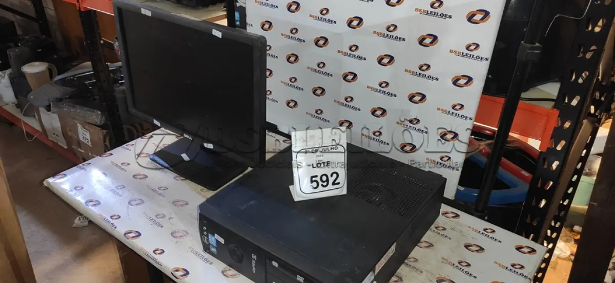 LOTE 592 - 01 MONITOR MARCA DELL E 01 CPU MARCA ITAUTEC. (NO ESTADO) ATENÇÃO! FAZER A VISITAÇÃO ANTES DE ARREMATAR, NÃO SABEMOS SE FUNCIONA, LEILÃO NÃO TEM GARANTIA E NEM DEVOLUÇÃO, SUJEITO A POSSÍVEIS AVARIAS VISÍVEIS/OCULTAS E/OU AUSÊNCIA DE COMPONENTES.