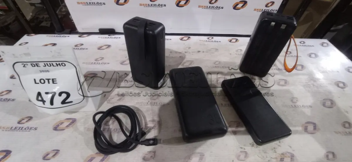 LOTE 472 - 04 POWER BANK DE MARCAS DIVERSAS. (NO ESTADO) ATENÇÃO! FAZER A VISITAÇÃO ANTES DE ARREMATAR, NÃO SABEMOS SE FUNCIONA, LEILÃO NÃO TEM GARANTIA E NEM DEVOLUÇÃO, SUJEITO A POSSÍVEIS AVARIAS VISÍVEIS/OCULTAS E/OU AUSÊNCIA DE COMPONENTES.