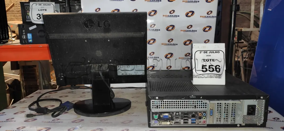 LOTE 556 - 01 MONITOR MARCA DELL E 01 CPU MARCA SAMSUNG. (NO ESTADO) ATENÇÃO! FAZER A VISITAÇÃO ANTES DE ARREMATAR, NÃO SABEMOS SE FUNCIONA, LEILÃO NÃO TEM GARANTIA E NEM DEVOLUÇÃO, SUJEITO A POSSÍVEIS AVARIAS VISÍVEIS/OCULTAS E/OU AUSÊNCIA DE COMPONENTES.