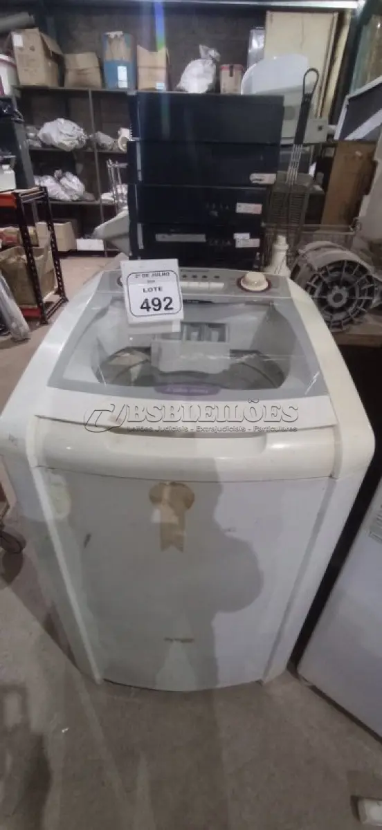 LOTE 492 - 01 MÁQUINA DE LAVAR 220V 11KG MARCA COLORMAQ. (NO ESTADO) ATENÇÃO! FAZER A VISITAÇÃO ANTES DE ARREMATAR, NÃO SABEMOS SE FUNCIONA, LEILÃO NÃO TEM GARANTIA E NEM DEVOLUÇÃO, SUJEITO A POSSÍVEIS AVARIAS VISÍVEIS/OCULTAS E/OU AUSÊNCIA DE COMPONENTES.