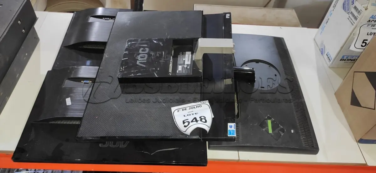 LOTE 548 - 05 MONITORES DE MARCAS E MODELOS DIVERSOS. (NO ESTADO) ATENÇÃO! FAZER A VISITAÇÃO ANTES DE ARREMATAR, NÃO SABEMOS SE FUNCIONA, LEILÃO NÃO TEM GARANTIA E NEM DEVOLUÇÃO, SUJEITO A POSSÍVEIS AVARIAS VISÍVEIS/OCULTAS E/OU AUSÊNCIA DE COMPONENTES.