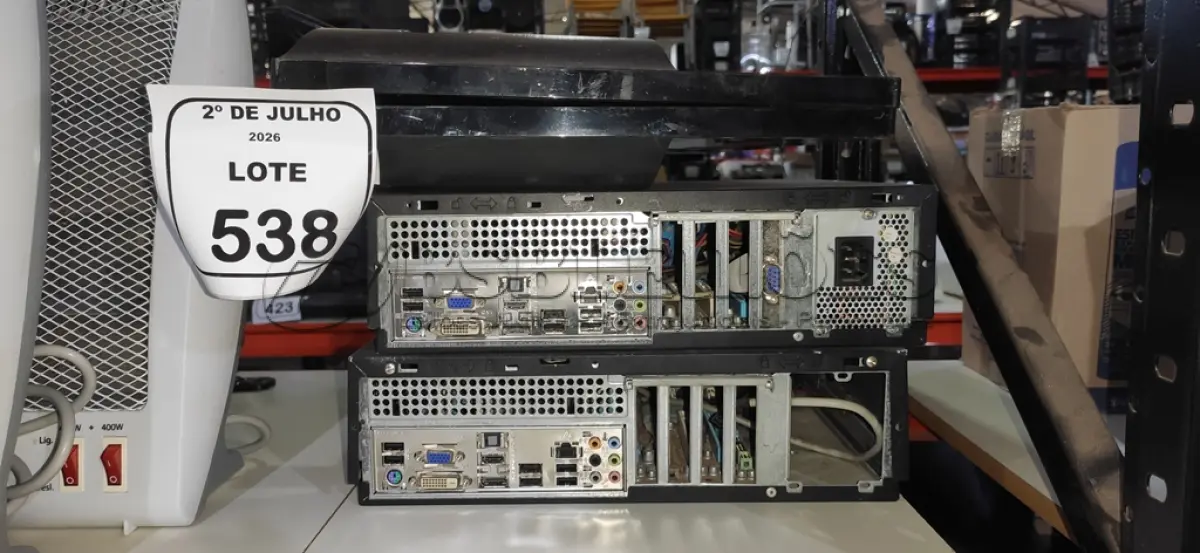 LOTE 538 - 02 MONITORES E 02 CPU MARCA ITAUTEC. (NO ESTADO) ATENÇÃO! FAZER A VISITAÇÃO ANTES DE ARREMATAR, NÃO SABEMOS SE FUNCIONA, LEILÃO NÃO TEM GARANTIA E NEM DEVOLUÇÃO, SUJEITO A POSSÍVEIS AVARIAS VISÍVEIS/OCULTAS E/OU AUSÊNCIA DE COMPONENTES.