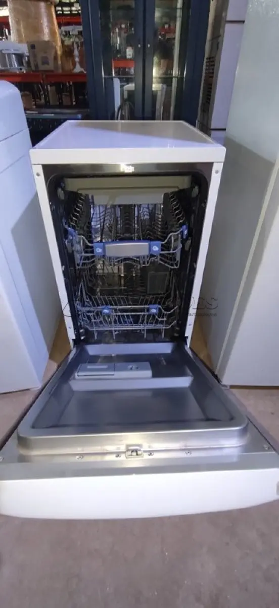 LOTE 003 - 01 LAVA LOUÇAS ELECTROLUX LL10B 10 SERVIÇOS 220V (NO ESTADO, NÃO SABEMOS SE FUNCIONA. LEILÃO NÃO TEM GARANTIA E NEM DEVOLUÇÃO, SUJEITO A POSSÍVEIS AVARIAS VISÍVEIS/OCULTAS E/OU AUSÊNCIA DE COMPONENTES)