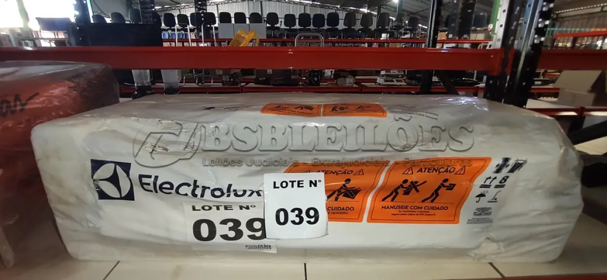 LOTE 039 - 01 EVAPORADORA AR CONDICIONADO SPLIT ELECTROLUX 12.000 BTUS 220V (NO ESTADO, NÃO SABEMOS SE FUNCIONA. LEILÃO NÃO TEM GARANTIA E NEM DEVOLUÇÃO, SUJEITO A POSSÍVEIS AVARIAS VISÍVEIS/OCULTAS E/OU AUSÊNCIA DE COMPONENTES)