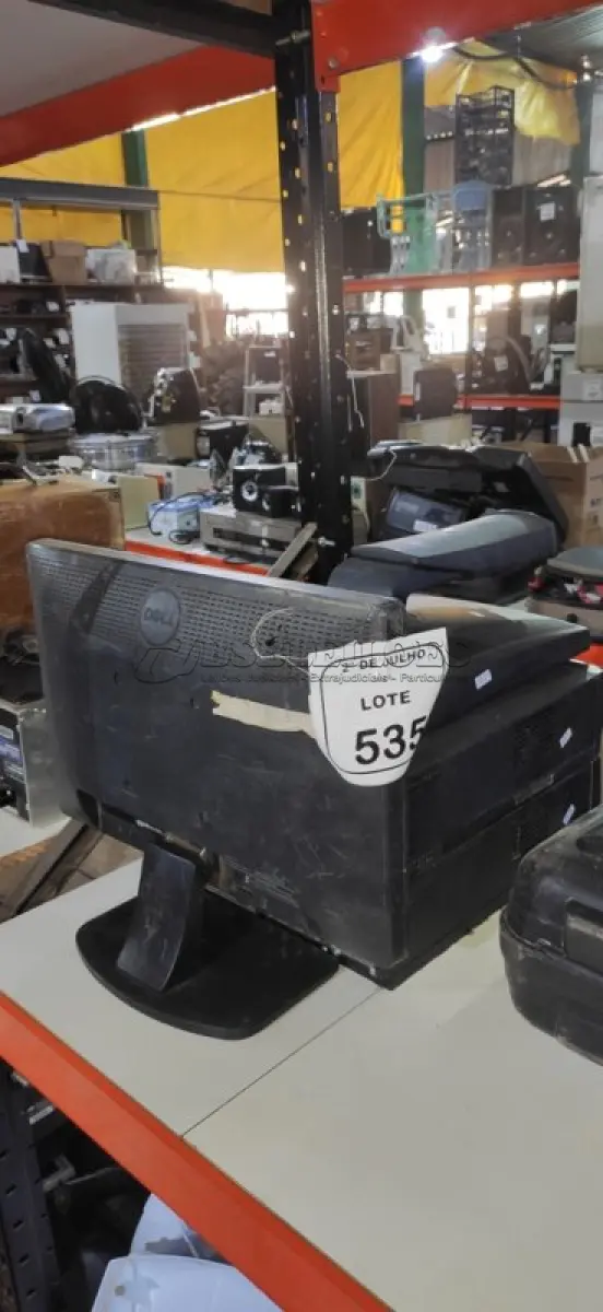 LOTE 535 - 02 MONITORES E 02 CPU MARCA ITAUTEC. (NO ESTADO) ATENÇÃO! FAZER A VISITAÇÃO ANTES DE ARREMATAR, NÃO SABEMOS SE FUNCIONA, LEILÃO NÃO TEM GARANTIA E NEM DEVOLUÇÃO, SUJEITO A POSSÍVEIS AVARIAS VISÍVEIS/OCULTAS E/OU AUSÊNCIA DE COMPONENTES.