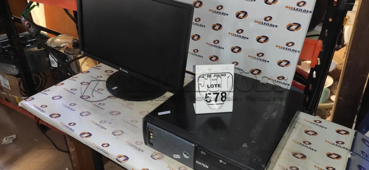 LOTE 578 - 01 MONITOR MARCA ITAUTEC E 01 CPU MARCA DATEN. (NO ESTADO) ATENÇÃO! FAZER A VISITAÇÃO ANTES DE ARREMATAR, NÃO SABEMOS SE FUNCIONA, LEILÃO NÃO TEM GARANTIA E NEM DEVOLUÇÃO, SUJEITO A POSSÍVEIS AVARIAS VISÍVEIS/OCULTAS E/OU AUSÊNCIA DE COMPONENTES.