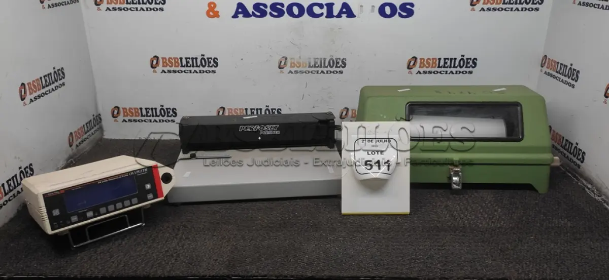 LOTE 511 - 01 MICRO CENTRIFUGA, 01 CARIMBADOR AUTOMÁTICO E 01 CENTRIFUGA DE BANCADA. (NO ESTADO) ATENÇÃO! FAZER A VISITAÇÃO ANTES DE ARREMATAR, NÃO SABEMOS SE FUNCIONA, LEILÃO NÃO TEM GARANTIA E NEM DEVOLUÇÃO, SUJEITO A POSSÍVEIS AVARIAS VISÍVEIS/OCULTAS E/OU AUSÊNCIA DE COMPONENTES.