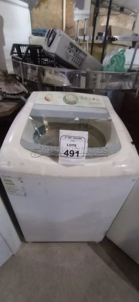 LOTE 491 - 01 MÁQUINA DE LAVAR 220V 11KG MARCA CONSUL. (NO ESTADO) ATENÇÃO! FAZER A VISITAÇÃO ANTES DE ARREMATAR, NÃO SABEMOS SE FUNCIONA, LEILÃO NÃO TEM GARANTIA E NEM DEVOLUÇÃO, SUJEITO A POSSÍVEIS AVARIAS VISÍVEIS/OCULTAS E/OU AUSÊNCIA DE COMPONENTES.