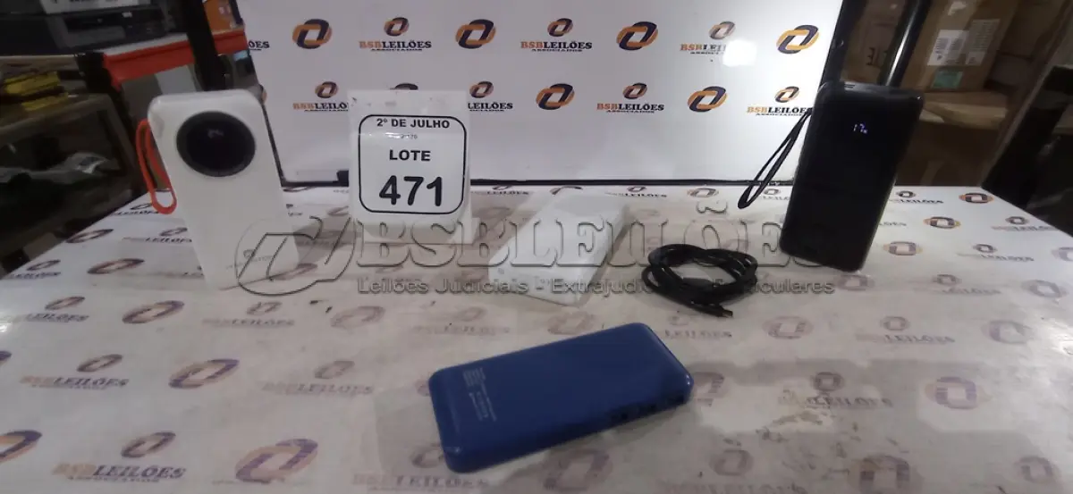LOTE 471 - 04 POWER BANK DE MARCAS DIVERSAS. (NO ESTADO) ATENÇÃO! FAZER A VISITAÇÃO ANTES DE ARREMATAR, NÃO SABEMOS SE FUNCIONA, LEILÃO NÃO TEM GARANTIA E NEM DEVOLUÇÃO, SUJEITO A POSSÍVEIS AVARIAS VISÍVEIS/OCULTAS E/OU AUSÊNCIA DE COMPONENTES.