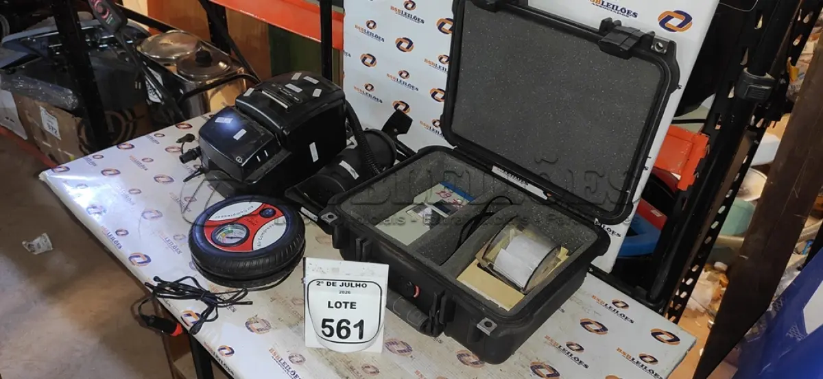 LOTE 561 - 01 COMPRESSOR DE AR 12V, 02 IMPRESSORAS TÉRMICA, 01 BOMBA DE AR E 01 CASE COM ETILÔMETRO. (NO ESTADO) ATENÇÃO! FAZER A VISITAÇÃO ANTES DE ARREMATAR, NÃO SABEMOS SE FUNCIONA, LEILÃO NÃO TEM GARANTIA E NEM DEVOLUÇÃO, SUJEITO A POSSÍVEIS AVARIAS VISÍVEIS/OCULTAS E/OU AUSÊNCIA DE COMPONENTES.