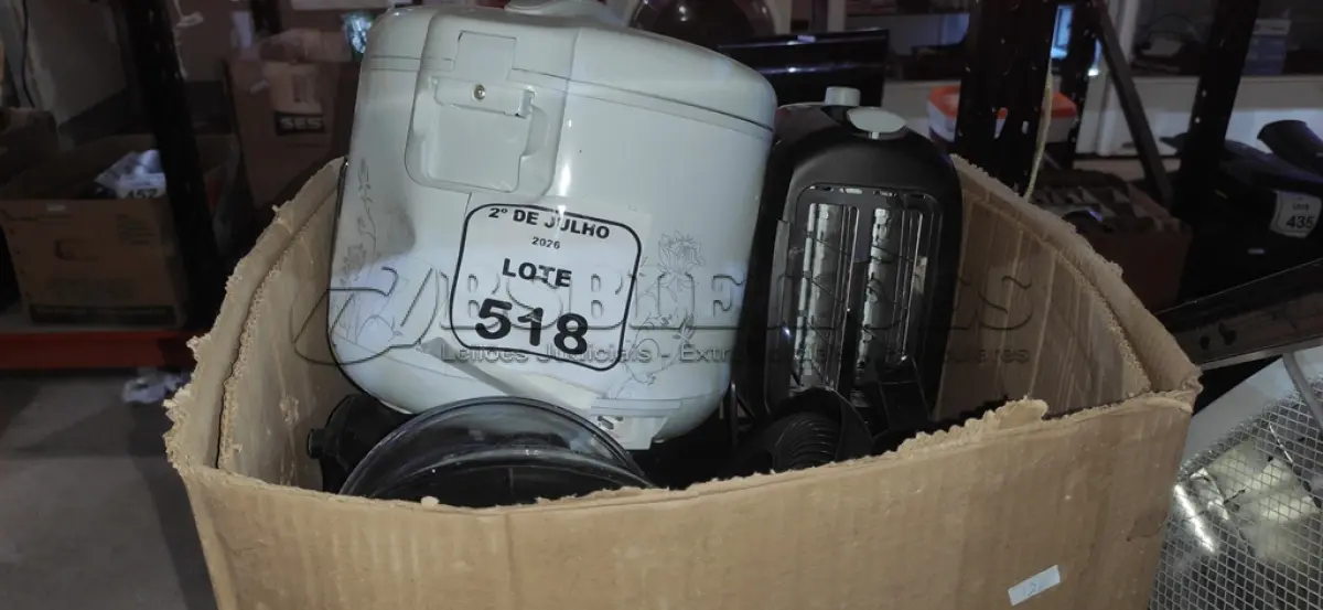 LOTE 518 - 01 LOTE COM VÁRIAS PEÇAS DE LIQUIDIFICADORES E ELETRODOMÉSTICOS DIVERSOS PARA RETIRADA DE PEÇAS. (NO ESTADO) ATENÇÃO! FAZER A VISITAÇÃO ANTES DE ARREMATAR, NÃO SABEMOS SE FUNCIONA, LEILÃO NÃO TEM GARANTIA E NEM DEVOLUÇÃO, SUJEITO A POSSÍVEIS AVARIAS VISÍVEIS/OCULTAS E/OU AUSÊNCIA DE COMPONENTES.