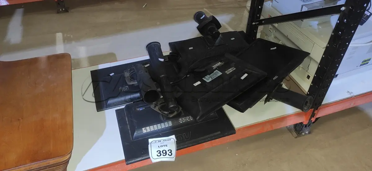 LOTE 393 - 06 MONITORES MARCA AOC PARA RETIRADA DE PEÇAS. (NO ESTADO) ATENÇÃO! FAZER A VISITAÇÃO ANTES DE ARREMATAR, NÃO SABEMOS SE FUNCIONA, LEILÃO NÃO TEM GARANTIA E NEM DEVOLUÇÃO, SUJEITO A POSSÍVEIS AVARIAS VISÍVEIS/OCULTAS E/OU AUSÊNCIA DE COMPONENTES.