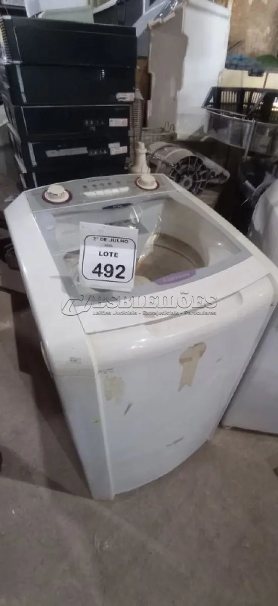 LOTE 492 - 01 MÁQUINA DE LAVAR 220V 11KG MARCA COLORMAQ. (NO ESTADO) ATENÇÃO! FAZER A VISITAÇÃO ANTES DE ARREMATAR, NÃO SABEMOS SE FUNCIONA, LEILÃO NÃO TEM GARANTIA E NEM DEVOLUÇÃO, SUJEITO A POSSÍVEIS AVARIAS VISÍVEIS/OCULTAS E/OU AUSÊNCIA DE COMPONENTES.