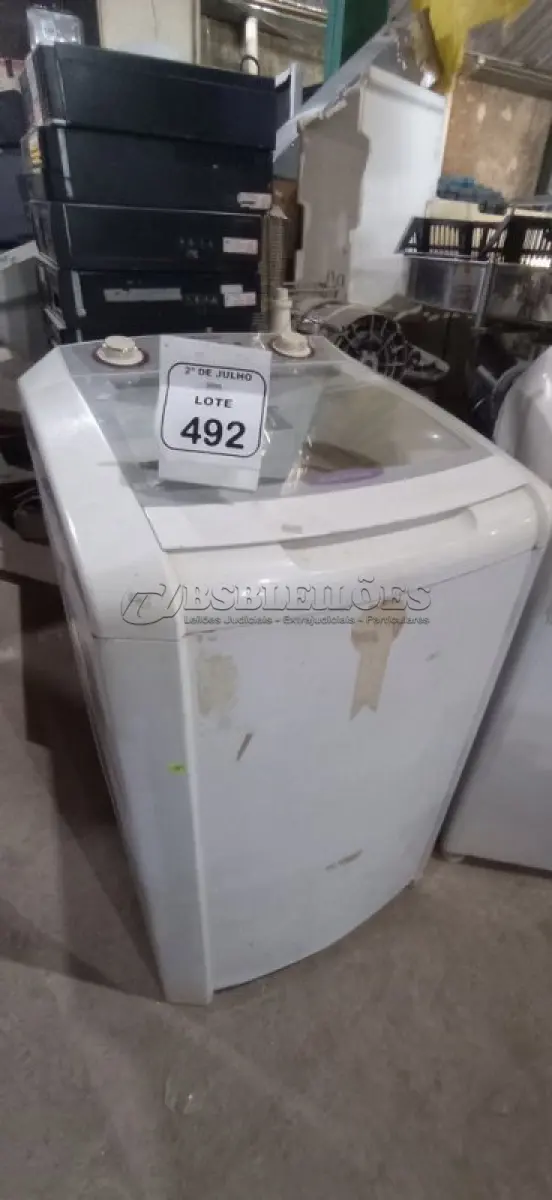 LOTE 492 - 01 MÁQUINA DE LAVAR 220V 11KG MARCA COLORMAQ. (NO ESTADO) ATENÇÃO! FAZER A VISITAÇÃO ANTES DE ARREMATAR, NÃO SABEMOS SE FUNCIONA, LEILÃO NÃO TEM GARANTIA E NEM DEVOLUÇÃO, SUJEITO A POSSÍVEIS AVARIAS VISÍVEIS/OCULTAS E/OU AUSÊNCIA DE COMPONENTES.