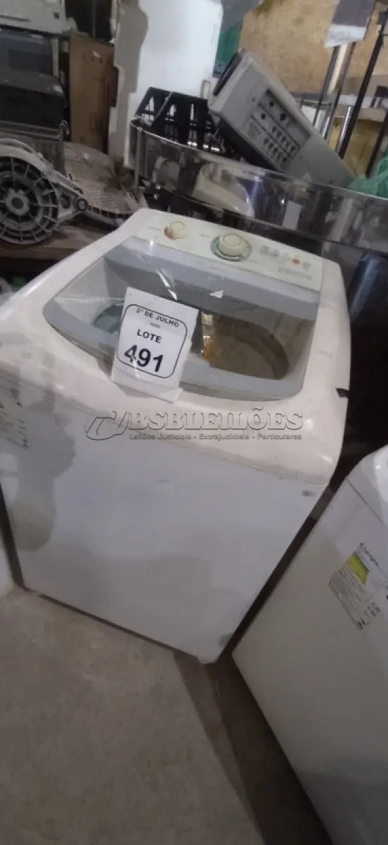 LOTE 491 - 01 MÁQUINA DE LAVAR 220V 11KG MARCA CONSUL. (NO ESTADO) ATENÇÃO! FAZER A VISITAÇÃO ANTES DE ARREMATAR, NÃO SABEMOS SE FUNCIONA, LEILÃO NÃO TEM GARANTIA E NEM DEVOLUÇÃO, SUJEITO A POSSÍVEIS AVARIAS VISÍVEIS/OCULTAS E/OU AUSÊNCIA DE COMPONENTES.