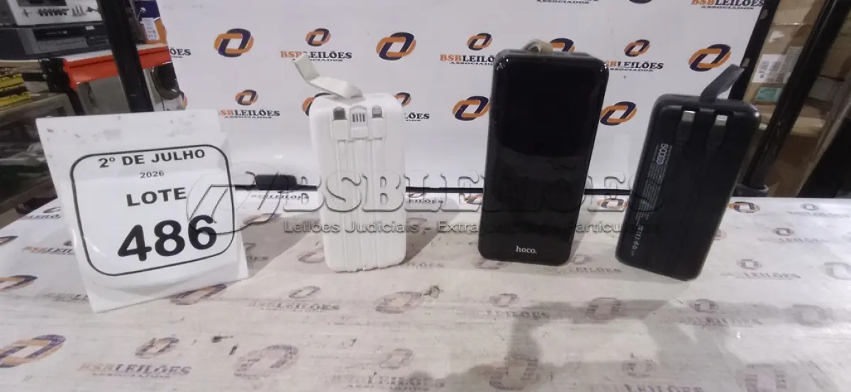 LOTE 486 - 03 POWER BANK DE MARCAS DIVERSAS. (NO ESTADO) ATENÇÃO! FAZER A VISITAÇÃO ANTES DE ARREMATAR, NÃO SABEMOS SE FUNCIONA, LEILÃO NÃO TEM GARANTIA E NEM DEVOLUÇÃO, SUJEITO A POSSÍVEIS AVARIAS VISÍVEIS/OCULTAS E/OU AUSÊNCIA DE COMPONENTES.