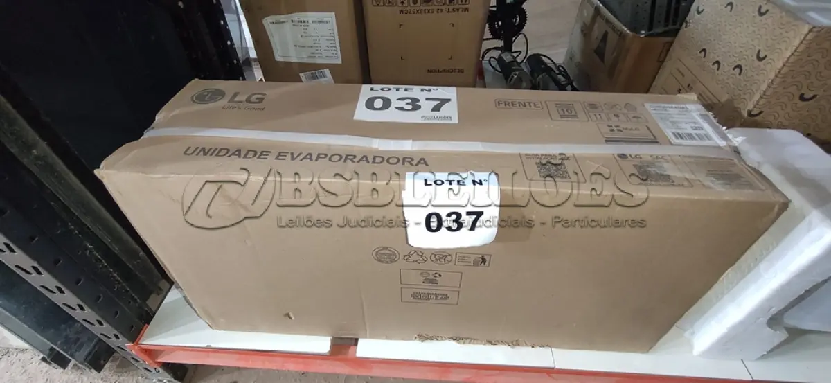LOTE 037 - 01 EVAPORADORA AR CONDICIONADO LG 9.000 BTU 220V (NO ESTADO, NÃO SABEMOS SE FUNCIONA. LEILÃO NÃO TEM GARANTIA E NEM DEVOLUÇÃO, SUJEITO A POSSÍVEIS AVARIAS VISÍVEIS/OCULTAS E/OU AUSÊNCIA DE COMPONENTES)