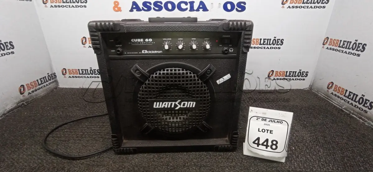 LOTE 448 - 01 AMPLIFICADOR MODELO CUBE 60 MARCA CICLOTRON. (NO ESTADO) ATENÇÃO! FAZER A VISITAÇÃO ANTES DE ARREMATAR, NÃO SABEMOS SE FUNCIONA, LEILÃO NÃO TEM GARANTIA E NEM DEVOLUÇÃO, SUJEITO A POSSÍVEIS AVARIAS VISÍVEIS/OCULTAS E/OU AUSÊNCIA DE COMPONENTES.