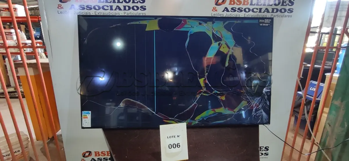 LOTE 006 - 01 SMART TV 4K 65" LG UHD 65UT8050 (NO ESTADO, NÃO SABEMOS SE FUNCIONA. LEILÃO NÃO TEM GARANTIA E NEM DEVOLUÇÃO, SUJEITO A POSSÍVEIS AVARIAS VISÍVEIS/OCULTAS E/OU AUSÊNCIA DE COMPONENTES)