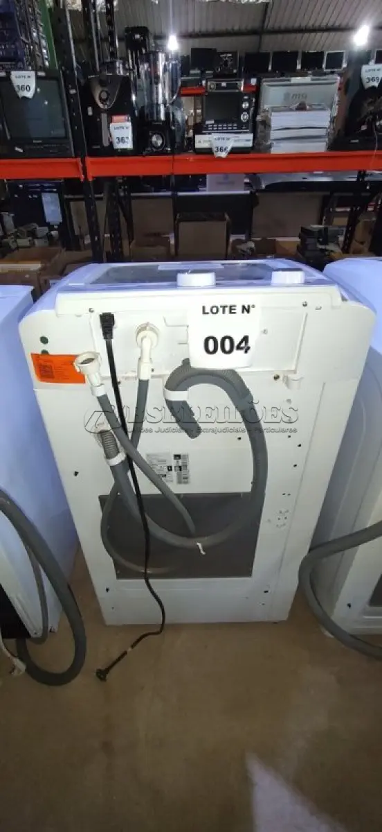 LOTE 004 - 01 MÁQUINA DE LAVAR 9KG ELECTROLUX (LED09) 220V (NO ESTADO, NÃO SABEMOS SE FUNCIONA. LEILÃO NÃO TEM GARANTIA E NEM DEVOLUÇÃO, SUJEITO A POSSÍVEIS AVARIAS VISÍVEIS/OCULTAS E/OU AUSÊNCIA DE COMPONENTES)