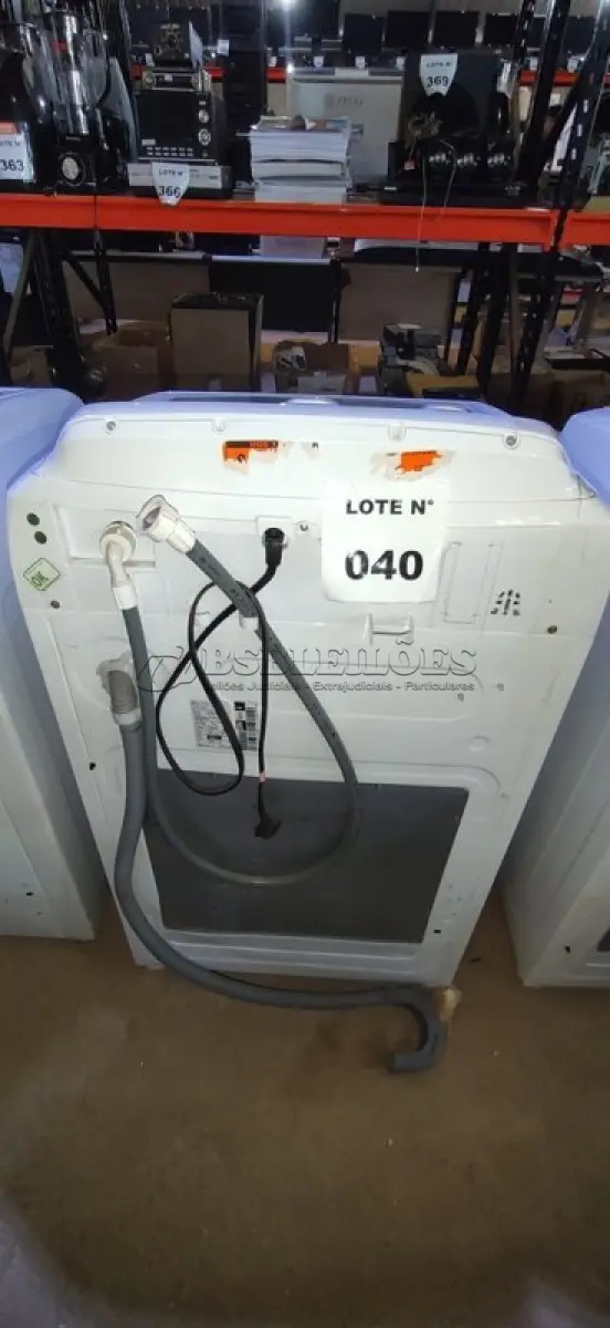 LOTE 040 - 01 LAVADORA ROUPAS ELECTROLUX 12 KG BRANCA LAVAGEM LAC12 - 220V (NO ESTADO, NÃO SABEMOS SE FUNCIONA. LEILÃO NÃO TEM GARANTIA E NEM DEVOLUÇÃO, SUJEITO A POSSÍVEIS AVARIAS VISÍVEIS/OCULTAS E/OU AUSÊNCIA DE COMPONENTES)