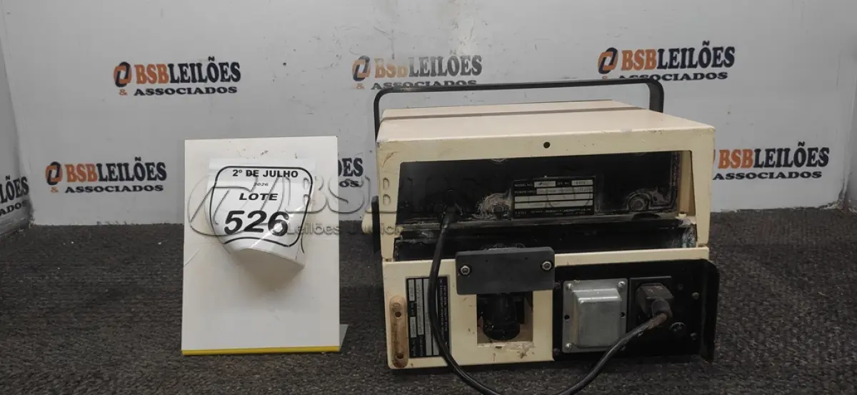 LOTE 526 - 01 DESFIBRILADOR MARCA MRL. (NO ESTADO) ATENÇÃO! FAZER A VISITAÇÃO ANTES DE ARREMATAR, NÃO SABEMOS SE FUNCIONA, LEILÃO NÃO TEM GARANTIA E NEM DEVOLUÇÃO, SUJEITO A POSSÍVEIS AVARIAS VISÍVEIS/OCULTAS E/OU AUSÊNCIA DE COMPONENTES.