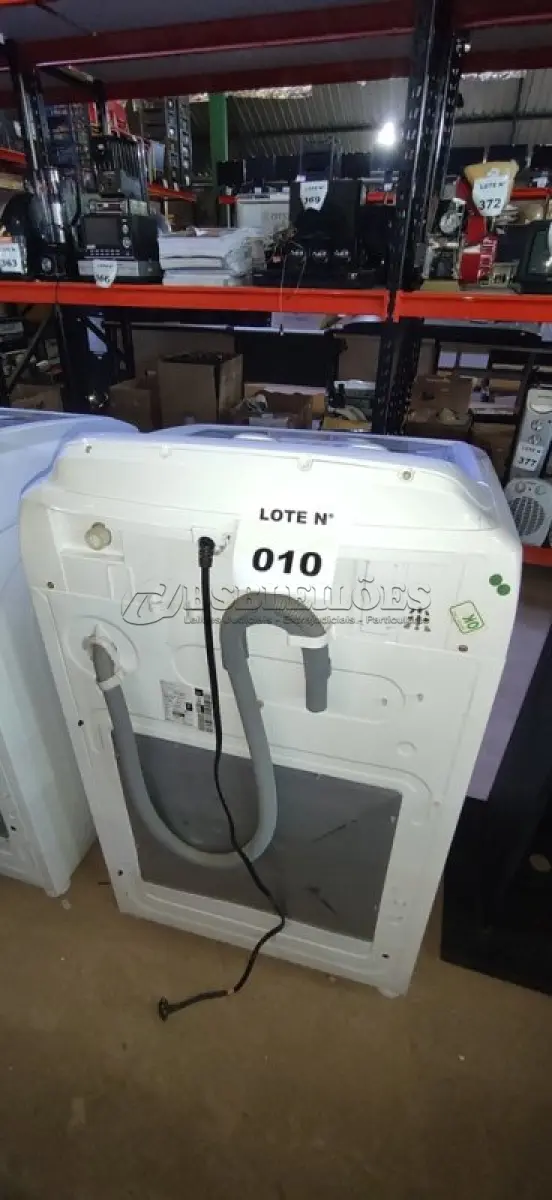 LOTE 010 - 01 LAVADORA ROUPAS ELECTROLUX 12 KG BRANCA LAVAGEM LAC12 - 220V (NO ESTADO, NÃO SABEMOS SE FUNCIONA. LEILÃO NÃO TEM GARANTIA E NEM DEVOLUÇÃO, SUJEITO A POSSÍVEIS AVARIAS VISÍVEIS/OCULTAS E/OU AUSÊNCIA DE COMPONENTES)
