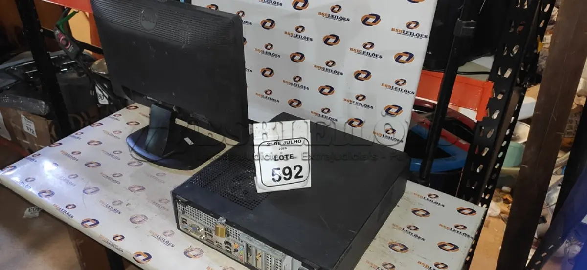 LOTE 592 - 01 MONITOR MARCA DELL E 01 CPU MARCA ITAUTEC. (NO ESTADO) ATENÇÃO! FAZER A VISITAÇÃO ANTES DE ARREMATAR, NÃO SABEMOS SE FUNCIONA, LEILÃO NÃO TEM GARANTIA E NEM DEVOLUÇÃO, SUJEITO A POSSÍVEIS AVARIAS VISÍVEIS/OCULTAS E/OU AUSÊNCIA DE COMPONENTES.