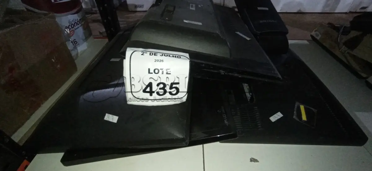 LOTE 435 - 05 MONITORES DE MARCAS E MODELOS DIVERSOS. (NO ESTADO) ATENÇÃO! FAZER A VISITAÇÃO ANTES DE ARREMATAR, NÃO SABEMOS SE FUNCIONA, LEILÃO NÃO TEM GARANTIA E NEM DEVOLUÇÃO, SUJEITO A POSSÍVEIS AVARIAS VISÍVEIS/OCULTAS E/OU AUSÊNCIA DE COMPONENTES.
